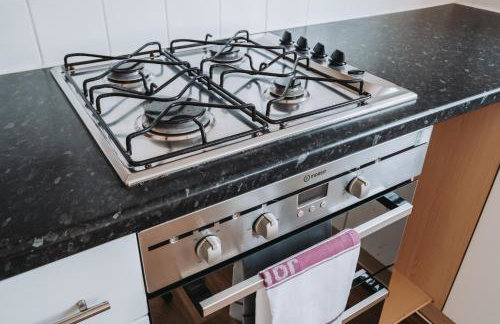 Modern & comfortable 4 bed house - Photo 21