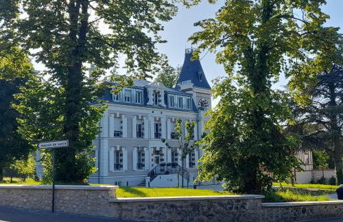 Appart dans petit chateau en centre ville - Foto 1