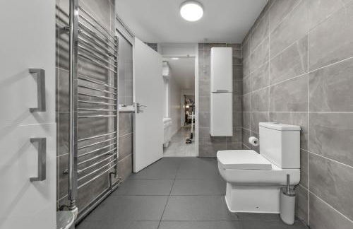 New Modern Hybrid 4 Bedrooms 7 Bed apartment 12 guest capacity - Foto 43