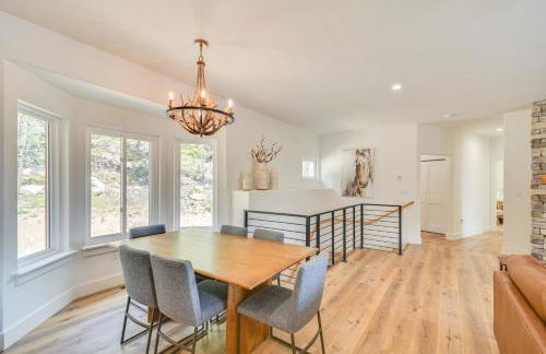 2 Mi to Lake Stunning Twin Lakes Home with Deck - Foto 6