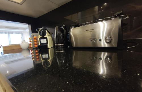 Luxury 2 bedrooms, Private Heated Pool - EHHouse - Photo 29