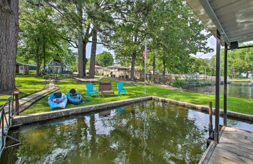 Deck, Boat Slip and Views Lake Hamilton Cabin! - Foto 30