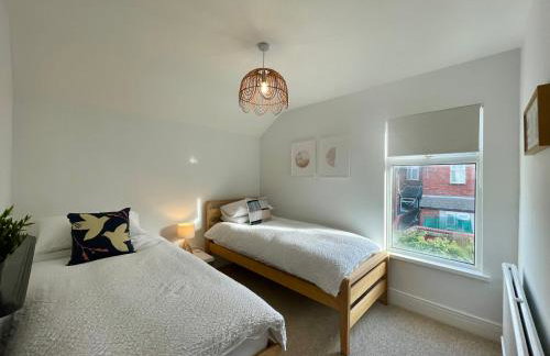 TAFFS MEAD HOUSE Central City Location, nr Stadium, Family Friendly! - Photo 7