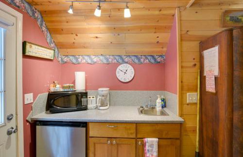 Walk to Trails and Butte Creek Cozy Retreat with Deck - Foto 9