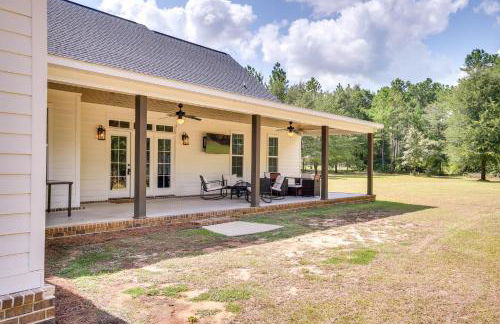 Stylish Hephzibah Home with Fire Pit and Theater Room! - Foto 28