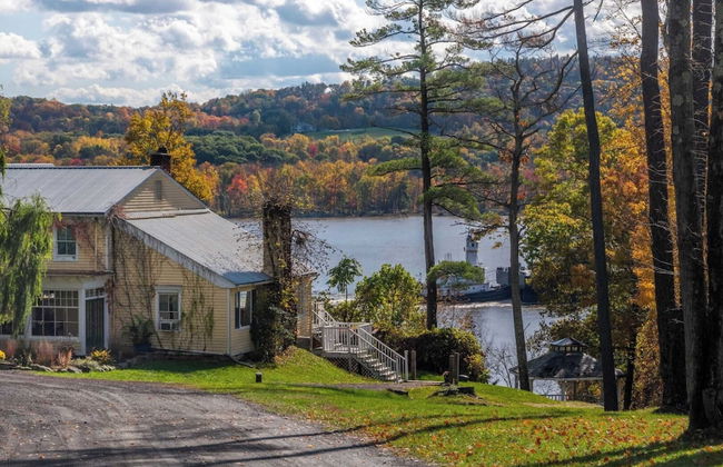 River House by Avantstay Historic & Secluded Estate on the Hudson River w/ Pool Sleeps 24! - Foto 53