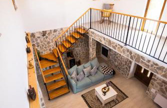 Villa Pietra- Modern rustic poolside oasis - Photo 11