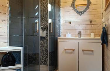 Scandinavian-style lake house - Photo 12