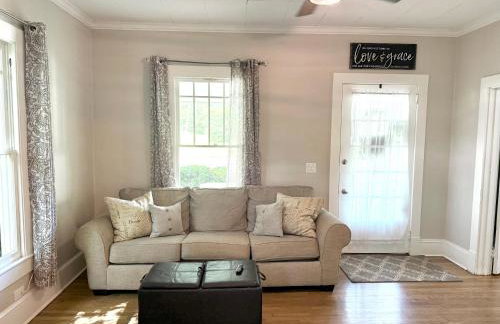 Downtown Gem- Walking Distance to Newton Square - Photo 2