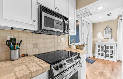 Carillon Beach condo with WiFi balcony pool and beach access - Foto 17