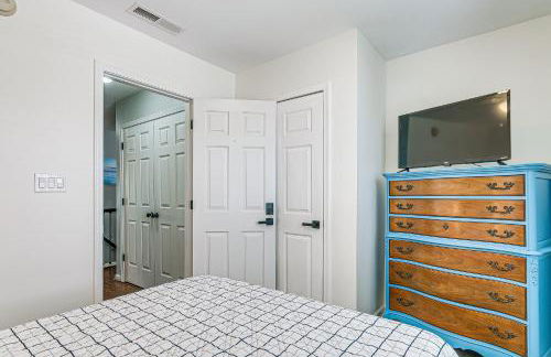 Centrally Located Raleigh Townhome with Pool Access - Foto 18