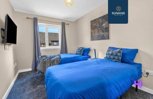 L1 - INVOICE and REDUCED PRICE only via SUNRISE SHORT LETS DUNDEE, Large 4 Bedroom House with 6 Beds and 3 bathrooms, TVs in each room, Free Parking, Fully Equipped, Local Amenities, Easy Ring Road Access, Special Rates and ONLY 9 Mins to STANNERGATE Port - Foto 8