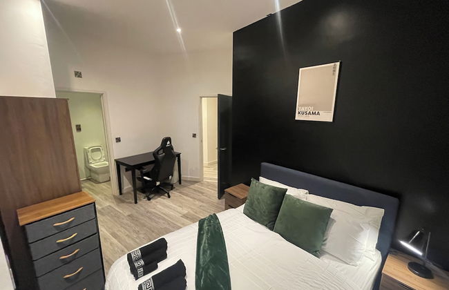 Modern Style in Nottingham City Center - Photo 1