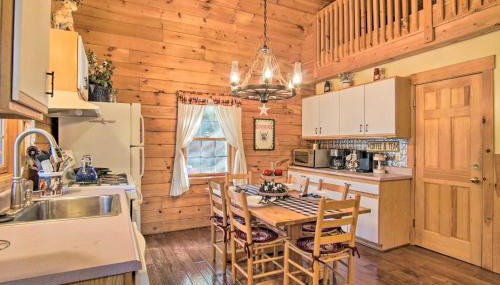 Rustic Rothbury Cabin with Resort Amenity Access! - Foto 2