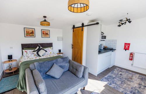 Modern Barn Conversion - Photo 18