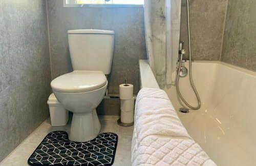 3 BDR Entire Home Sleeps Up to 5 Contractors & Families Long or Short Stay Free WiFi & Parking - Foto 6