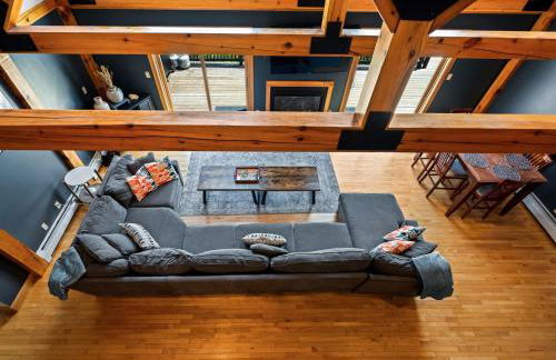 3 Mi to SR! Sleeps 25, Spacious, Hot Tub, Arcade! - Foto 14