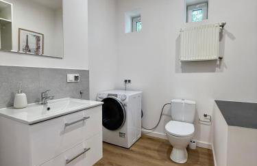 MODERN VILLA & PRIVATE GARDEN in Warsaw - Fully Renovated 2025 - Foto 26