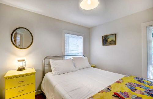 Pet-Friendly Saranac Lake Retreat with Deck and Yard - Foto 18