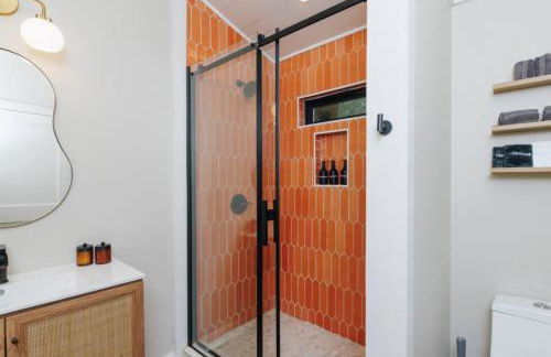 8 Min to Zip Lines Unique Stay King Bed - Foto 4