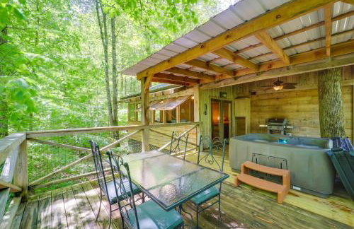 All-Season Sunroom and Hot Tub Marion Cabin Retreat - Foto 16