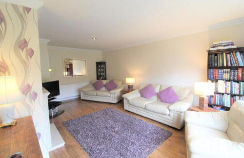 Spacious bungalow - private secure garden - sleeps up to 6 - Photo 8