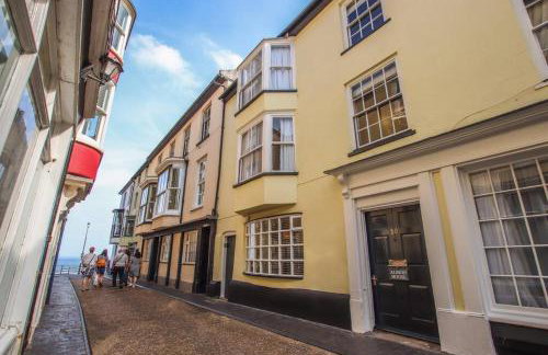 Stunning Cromer beach house with sea views - Photo 2