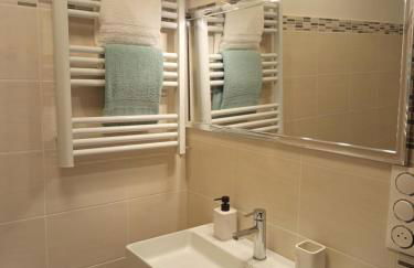 Cosy appartement RDC-terrasse et parking privé - Foto 41