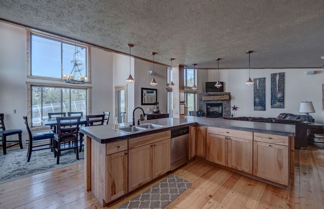 Blackmoon Chalet at Terry Peak - Photo 12