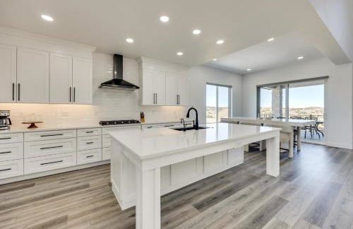 Group Getaway in Monument! High-End Home with Views - Foto 10