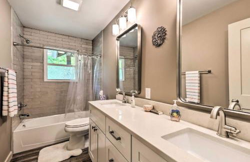 Near Hiking and Wineries! Newland Retreat with Creek - Foto 17