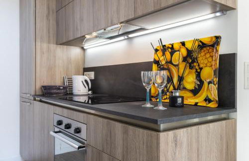 Cosy 1 Bdr near Garibaldi Square - Top Floor & AC - Photo 15