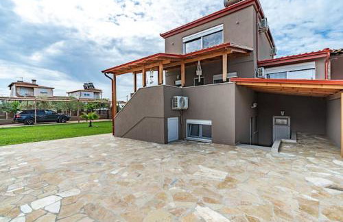 Micasa Palace 2 - Photo 1