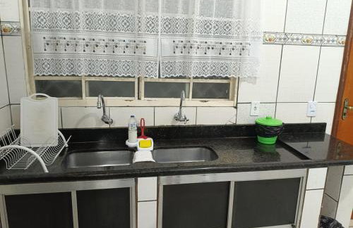 Casa grande, ar em todos os quartos, cabe 3 carros - Foto 15