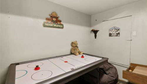 Alpine Retreat - Deck, Fire Pit, Barbecue - Foto 3, Game Room