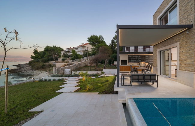 Beachfront Villa Grey Martini with Pool - Foto 48