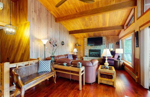 Lakefront Haven - Photo 3