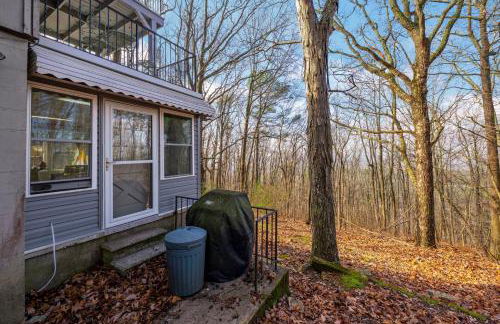 A-Frame with VIEWS - Walk to Downtown and Park - Pets OK - Foto 51
