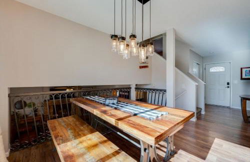 Loveland Home with Private Hot Tub and Wood Fireplace! - Foto 6