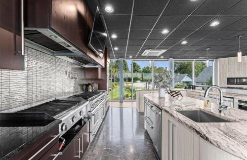 The Glass Mansion w/Optional Boat Rental - Foto 4