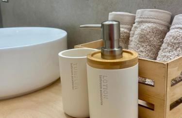 Serene Coastal Retreat with king Bed & Pool in Lavra - Foto 29