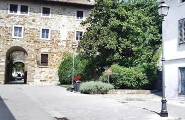 Incantevole vista dalle mura del castello. - Foto 62