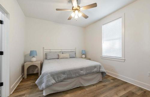 New cottage near Sports Complex with King Beds - Foto 15