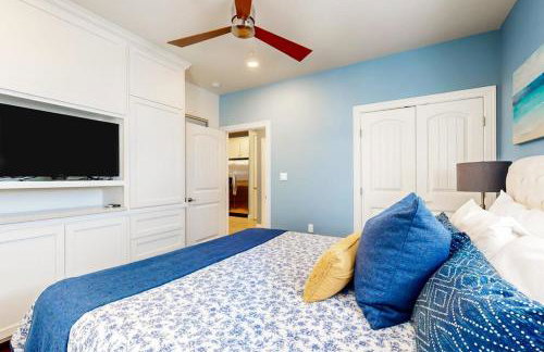 Water-View Condo with Balcony, Smart TVs, Washer/Dryer and Pool - Foto 21