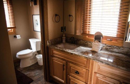 Cozy A-FrameKing BedSkiFire PitSchuss - Foto 37