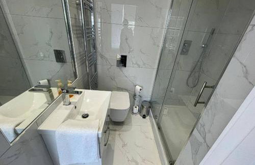 Square Flat - Modern - En-Suites - 6 Guests - Foto 21