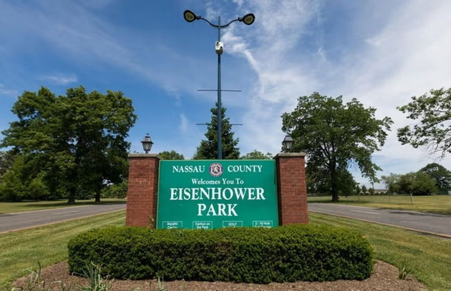 Cheerful & Beautiful 3-Bedroom Ranch - Photo 53