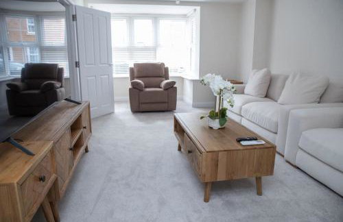 5 Swiftsure - Stunning 4 Bed Home, free parking - Foto 14