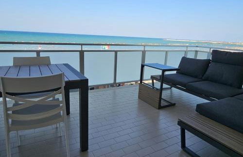 Terrazzo Panoramico Fronte Mare Zamponi - Foto 26