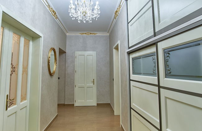 Presidential Apartment In The Old Town Square - Photo 30